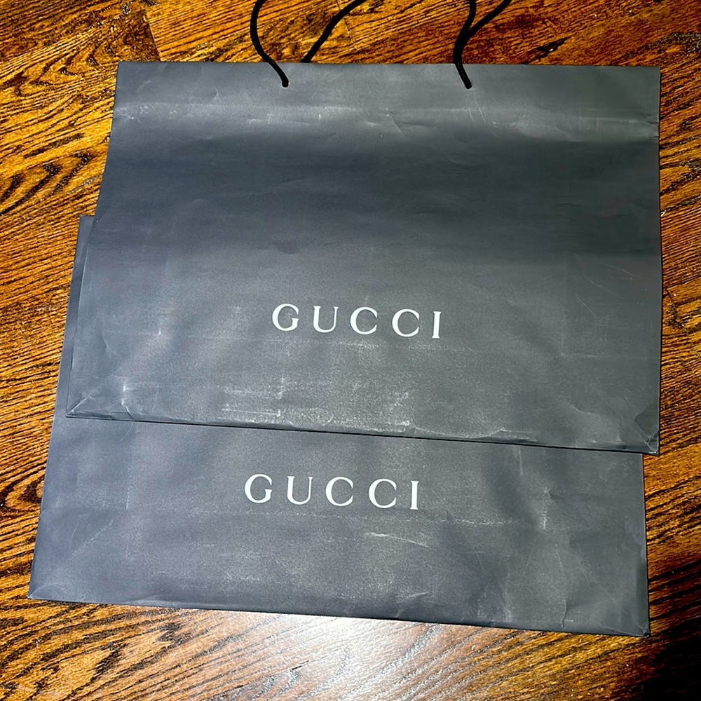 Set of 2 Gucci shopping bags